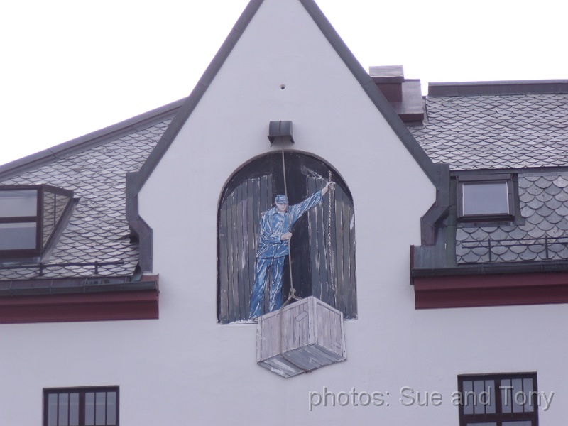 day 2 Alesund  0124.jpg - I don't remember this wall painting although we must have passed it several time on previous visits !